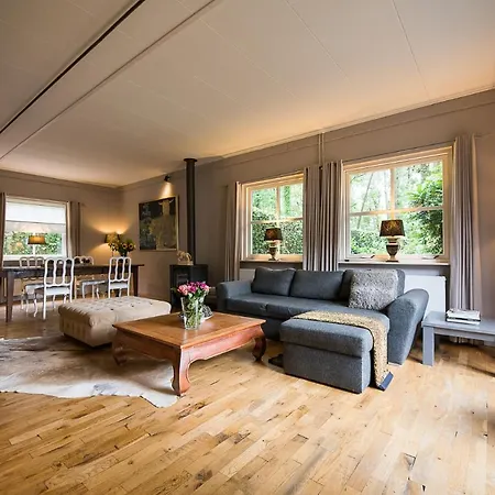 De Hees Semesterbostad *